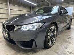 非常に程度の良いBMWのM4入荷致しました！車検R8年5月まで！整備費用込み！支払総額438万円！！本当に本当に本当に早い者勝ち！！