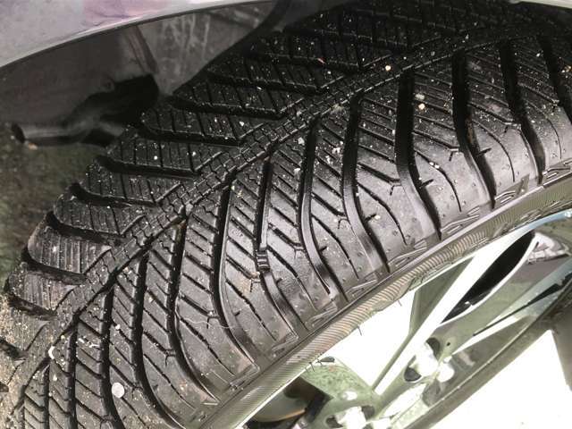 オールシーズンタイヤ装着車です！