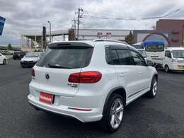 ★リアパークディスタンス★ルーフレール★革巻きステアリング★ステアリングスイッチ★パドルシフト★純正19インチAW★ESP