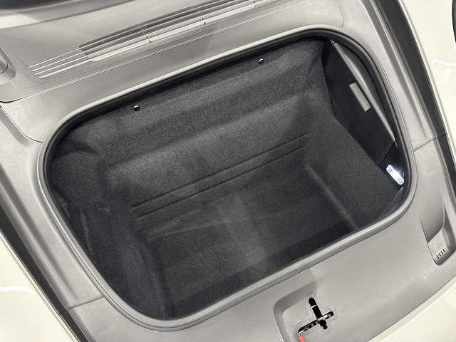 フロントラゲッジスペース
