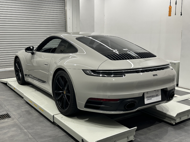 オプション：LEDヘッドライト、ExclusiveDesignテールライト、リアシート、PORSCHEロゴLEDドアカーテシライト、ExclusiveDesignフューエルキャップ