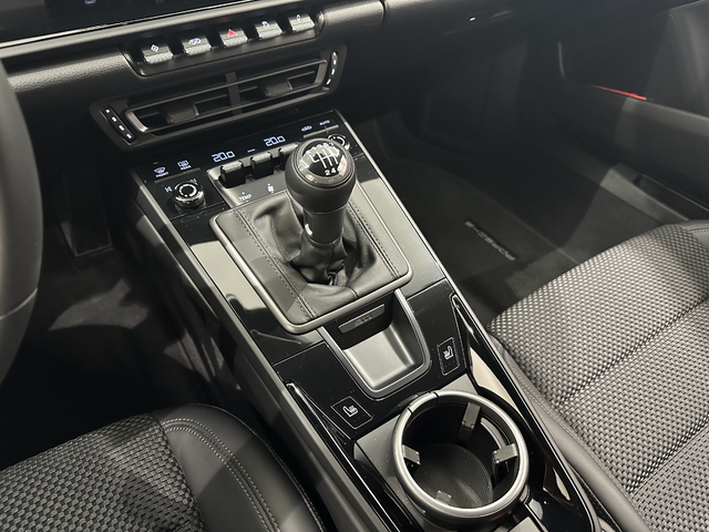 洗練されたデザインのセンターコンソール