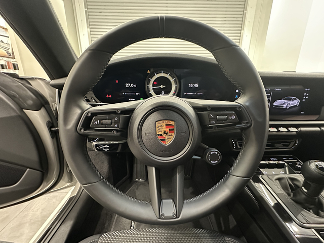 運転席周りです。