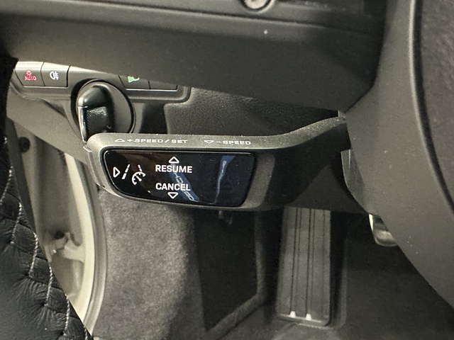 アダプティブ クルーズ コントロール。長距離ドライブもサポート。