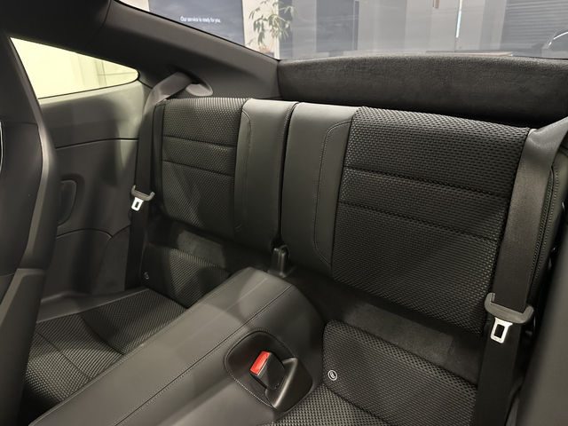 リアシート付き車両です。