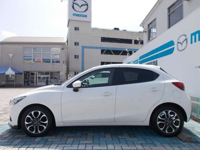 当社メカニックによる『プロの視点』でご納車前の整備を行います！お客様に安全且つ安心して気持ちよくお乗りいただけるように真心込めて整備いたします。