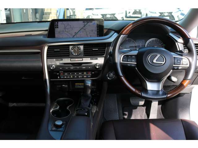 ◆禁煙車◆SR◆モデリスタエアロ(F/S/R)◆モデリスタ4本出しマフラー◆茶革エアシート◆前後シートヒーター◆リアエンターテインメント◆パノラマビュー◆カラーHUD◆三眼LEDヘッドライト◆後席電動格納◆純正ナビ◆