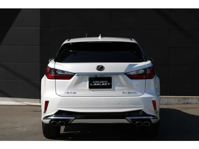 ◆禁煙車◆SR◆モデリスタエアロ(F/S/R)◆モデリスタ4本出しマフラー◆茶革エアシート◆前後シートヒーター◆リアエンターテインメント◆パノラマビュー◆カラーHUD◆三眼LEDヘッドライト◆後席電動格納◆純正ナビ◆