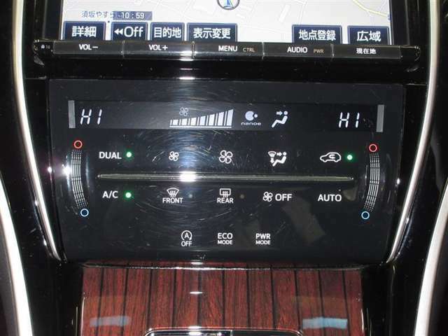 タッチ＆スライドでスマートにコントロールできる、左右独立コントロールフルオートエアコンです。
