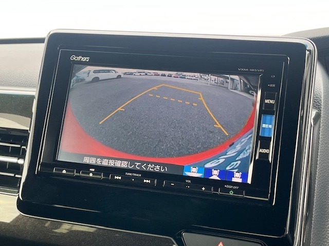 【ステアリングスイッチ】が付いており運転中に前方から目線をそらすことなくオーディオ等の操作が可能なので安心・快適にカーライフをお楽しみいただけます。