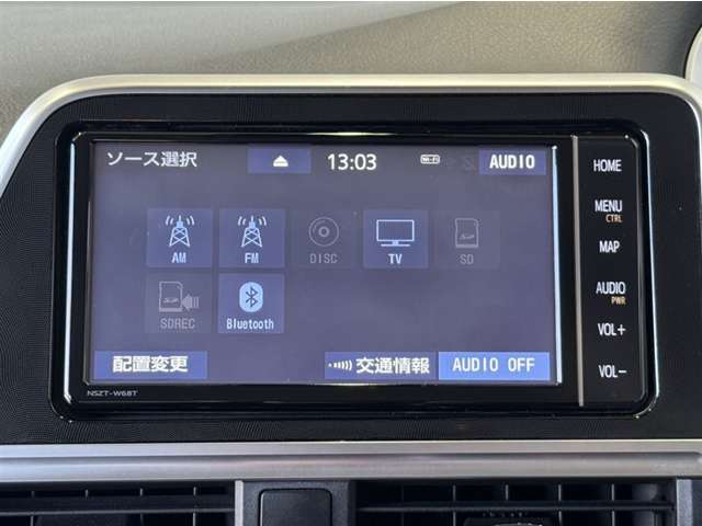 Bluetooth対応、CD/DVD再生機能付き。お好きな音楽を聴きながらのドライブは楽しいですよね～♪