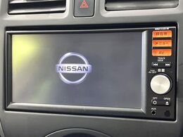 【純正ナビ】人気の純正ナビを装備しております。ナビの使いやすさはもちろん、オーディオ機能も充実！キャンプや旅行はもちろん、通勤や買い物など普段のドライブも楽しくなるはず♪