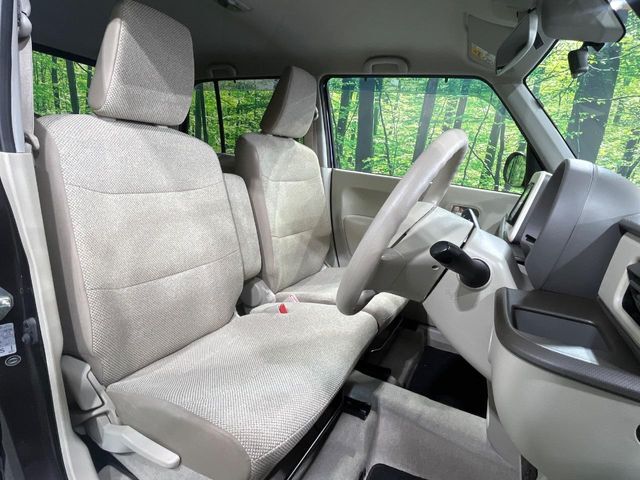 運転席シート廻りは使用感も少なく、良好な状態となっています。丁寧に使われていたことがよくわかりますね。
