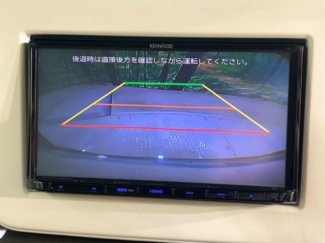 【バックカメラ】駐車時に後方がリアルタイム映像で確認できます。大型商業施設や立体駐車場での駐車時や、夜間のバック時に大活躍！運転スキルに関わらず、今や必須となった装備のひとつです！
