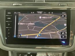 タッチスクリーンを採用。従来のナビゲーションシステムの域を超える、車両を総合的に管理するインフォテイメントシステムです。