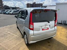 リヤドア・リヤクォーター・バックドアウィンドウにスモークドガラスを採用