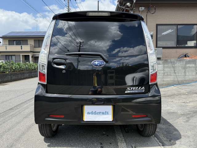 お客様に気持ちよく下見をしていただけるように、事前に内外装の清掃をしています。厳選して仕入れした車両を是非一度見に来て下さい。ご来店お待ちしております。