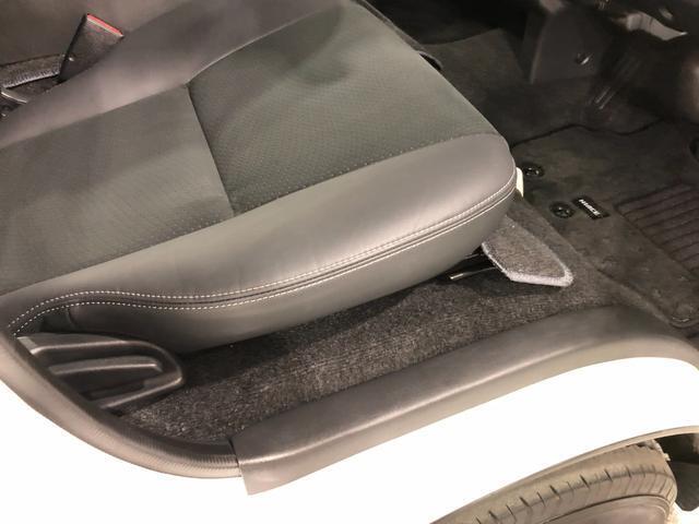 痛みの出やすい運転席シートの角、フロアマット、座面、ともに良好です