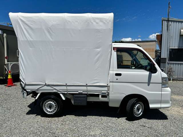 車体艶出し磨きしています！！