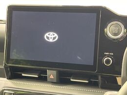 【10.5インチナビ】高級感とインパクトのある大画面ナビを装備。各種オーディオ操作はもちろん、スマホ連携もできる利便性の高いナビです♪