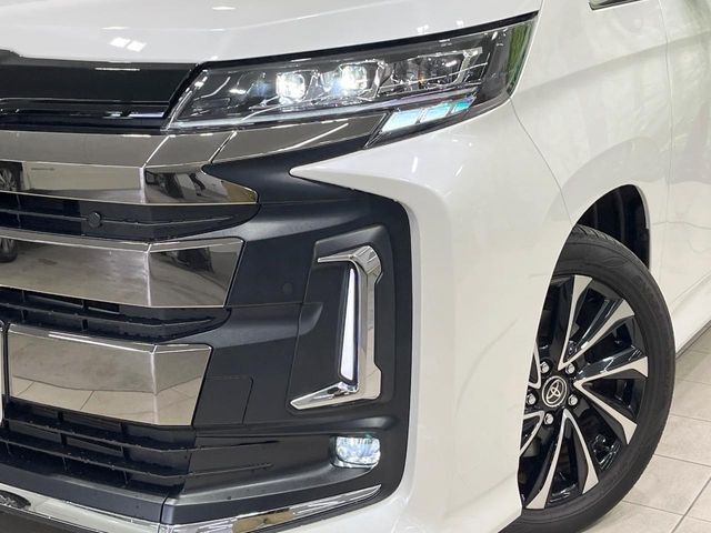 【LEDヘッドライト】悪天候や夜間走行時も良好な視界を確保し安心して運転できる高輝度LEDヘッドライトを装備！点灯速度が早く、消費電力も抑えられています。