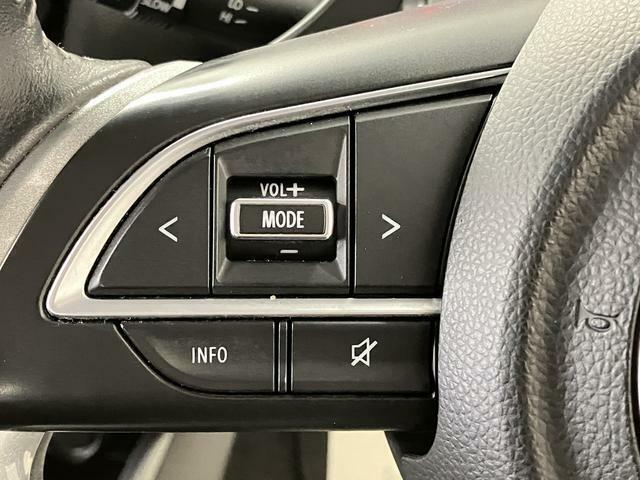 対応のナビやオーディオは、運転しながら手元で音量調節・選局が可能です。