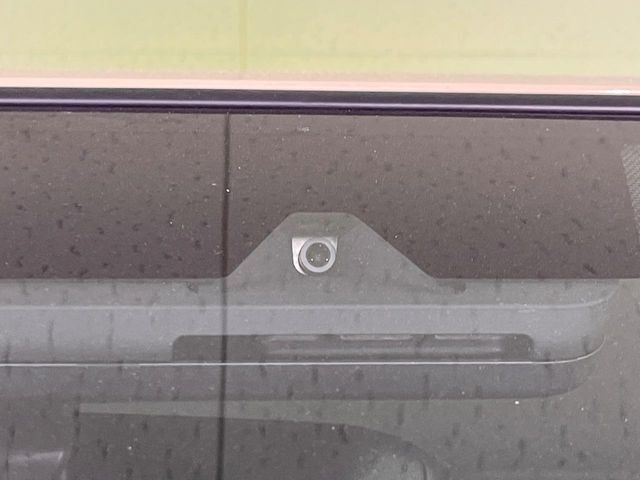 【トヨタセーフティセンス】走行中に前方の車両等を認識し、衝突しそうな時は警報とブレーキで衝突回避と被害軽減をアシスト。より安全にドライブをお楽しみいただけます。