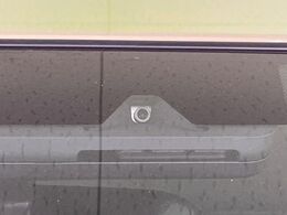 【トヨタセーフティセンス】走行中に前方の車両等を認識し、衝突しそうな時は警報とブレーキで衝突回避と被害軽減をアシスト。より安全にドライブをお楽しみいただけます。
