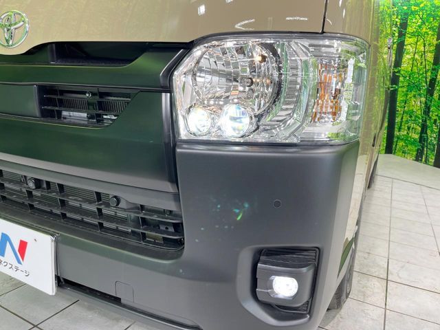 【LEDヘッドライト】悪天候や夜間走行時も良好な視界を確保し安心して運転できる高輝度LEDヘッドライトを装備！点灯速度が早く、消費電力も抑えられています。