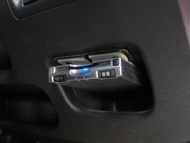 ETC車載器が装備されています。有料道路での通行料支払いがスムーズにできます。
