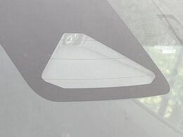 【プリクラッシュセーフティ】前方の車両等を検知し、衝突しそうな時は警報で注意を促し、ブレーキを踏む力をサポート。ブレーキを踏めなかった場合は衝突被害軽減ブレーキが作動、衝突回避をサポートします。