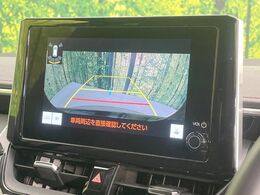 【バックカメラ】駐車時に後方がリアルタイム映像で確認できます。大型商業施設や立体駐車場での駐車時や、夜間のバック時に大活躍！運転スキルに関わらず、今や必須となった装備のひとつです！