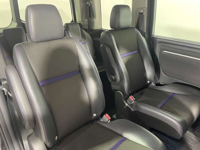 【2列目シート】店舗にて現車の確認も頂けますので、お電話で在庫のご確認の上是非ご来店くださいませ！！！後席モニター(フリップダウンモニター)の取付も可能です。