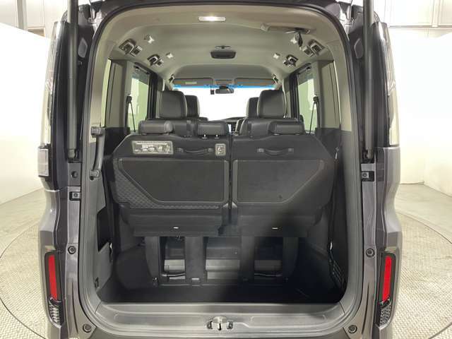 荷台スペース【内装エクステリア】店舗にて現車の確認も頂けますので、お電話で在庫のご確認の上是非ご来店くださいませ！！！【跳ね上げ式/埋め込み式】でスペース確保ができますね！！