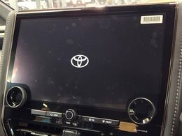【14インチディスプレイオーディオ】画面内にオーディオ操作はもちろん、空調の調整機能なども盛り込んだ多機能なディスプレイオーディオです！スマートフォン連携はもちろん、車載ナビもお使いいただけます♪