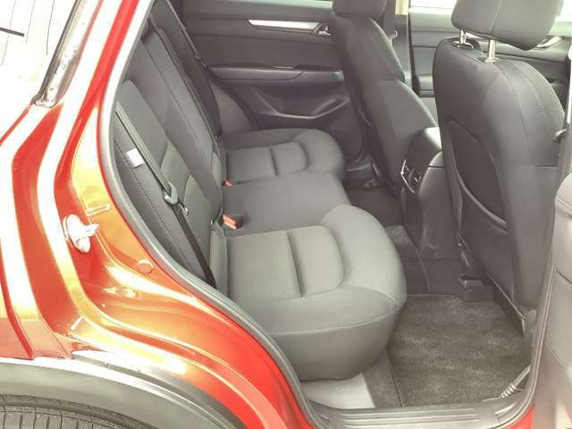 後部座席もゆったり座れます！