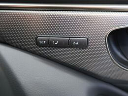 【メモリー機能付きパワーシート】ドライバーごとに設定したシート位置を記憶して、ボタン一つで切り替えできる便利な機能！運転する方が複数名いらっしゃるご家庭におすすめです♪