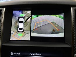【アラウンドビューモニター】専用のカメラにより、上から見下ろしたような視点で360度クルマの周囲を確認することができます☆死角部分も確認しやすく、狭い場所での切り返しや駐車もスムーズに行えます。