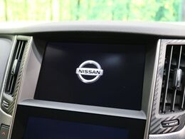 【メーカー純正ナビ】インテリアに溶け込むスタイリッシュな「専用設計」メーカーナビを装備♪視認性や操作性など基本性能にも優れ、より上質なカーライフをお楽しみいただけます。