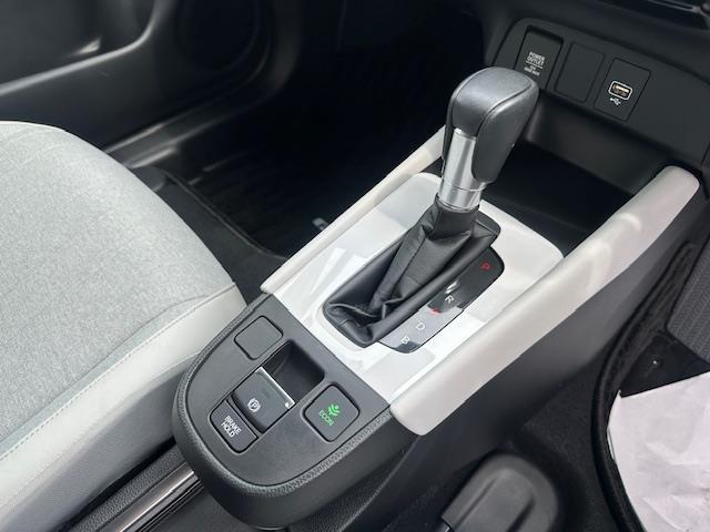 【電動パーキングブレーキ】パーキングブレーキを指先だけで操作可能です！力の弱い人にも安心してブレーキをかけていただけます！