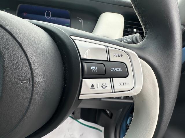 【　アダプティブクルーズコントロール　】設定した車速内で自動で加減速♪先行車との車間距離を適切に維持した追従走行が可能です♪