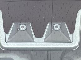 【スマートアシスト】走行中に前方の車両等を認識し、衝突しそうな時は警報とブレーキで衝突回避と被害軽減をアシスト。より安全にドライブをお楽しみいただけます。