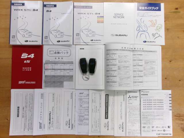 各種説明書、スマートキーは予備キー含め2個あります！メンテナンスノートに記録簿もびっしりございます！信頼性のおける一台です！ご納車前にも点検を行ってからご納車いたしますので、より安心です！