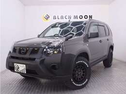 雨の日でも屋根付き店内でご覧なれますのでご安心ください！お好みのホイールやタイヤへの変更も可能ですご相談下さい