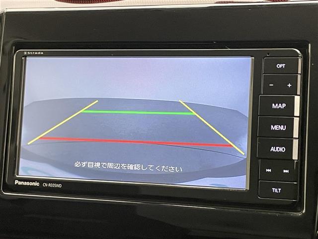 【バックカメラ】駐車時に後方がリアルタイム映像で確認できます。大型商業施設や立体駐車場での駐車時や、夜間のバック時に大活躍！運転スキルに関わらず、今や必須となった装備のひとつです！