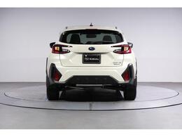 大きな六連 のエンブレムが中央に付いておりますので後ろから見ても一目でスバル車だと判ります