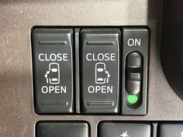 【両側パワースライドドア】スマートキーや運転席のスイッチで後席両側スライドドアの開閉が可能♪電動だから力を入れてドアを開ける必要が無く、小さなお子様でも簡単に開け閉めでき快適です♪