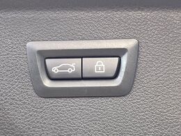 ●電動リアゲート：ワンタッチでリアゲートの開閉ができ、荷物などで両手が塞がっている状態でも簡単に開閉ができる便利機能です。