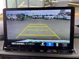 【バックモニター】後ろのカメラの映像をモニターに映し出すことができます！後方の見えない死角や、障害物との距離感をしっかり確認することができます！駐車が苦手な方におすすめです。