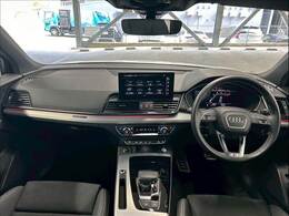 【メーカーナビ】ブルートゥース接続など多彩な機能を併せ持っており、インパネ周りがすっきりしてますね！